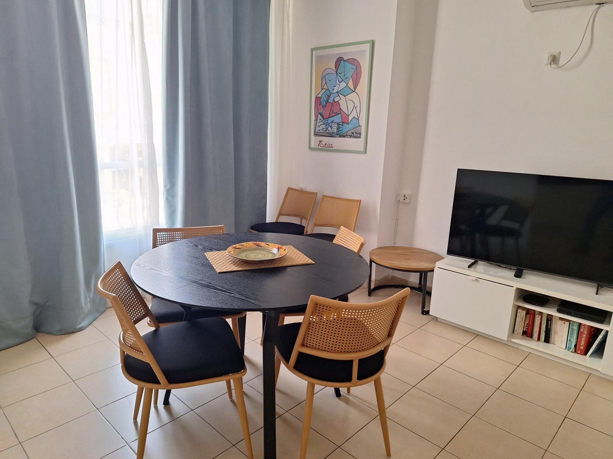 Amazing Apartment For 3 Guests Steps From The Beach Netanya Exterior foto