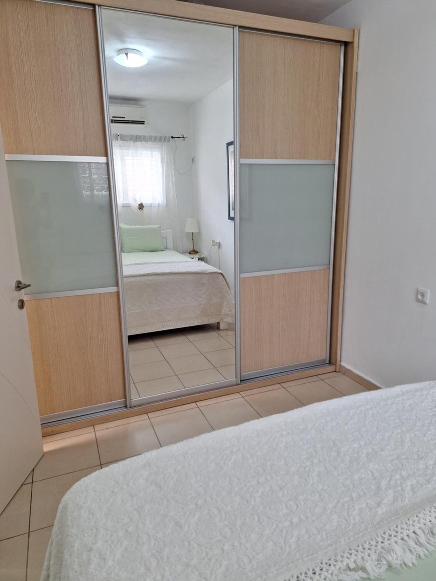 Amazing Apartment For 3 Guests Steps From The Beach Netanya Exterior foto