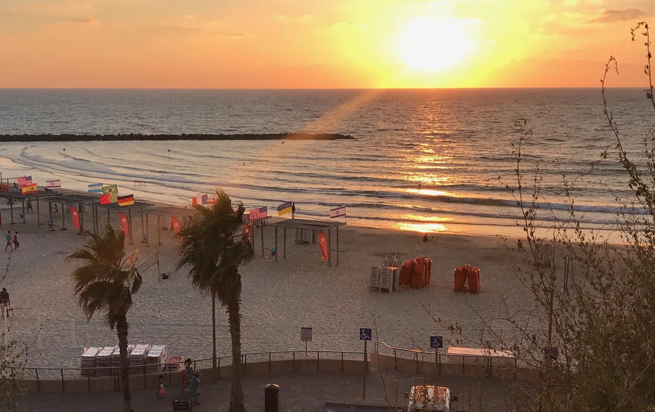 Amazing Apartment For 3 Guests Steps From The Beach Netanya Exterior foto